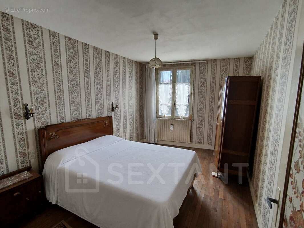 Maison de 120 m²  à rénover  4 chambres  grandes dépendances - photo 5