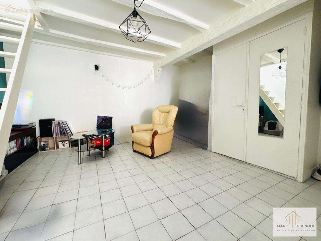 Studio en duplex hyper centre de Nantes vendu avec cave et locataire en place - photo 3