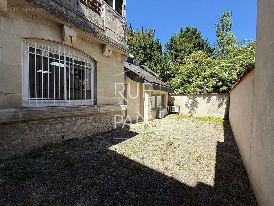 CENTRE-VILLE LOUDUN, Local commercial 163 m² - photo 4