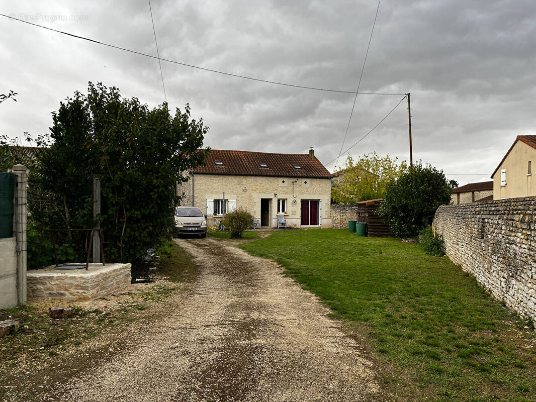 Maison à SAINT-JEAN-DE-SAUVES