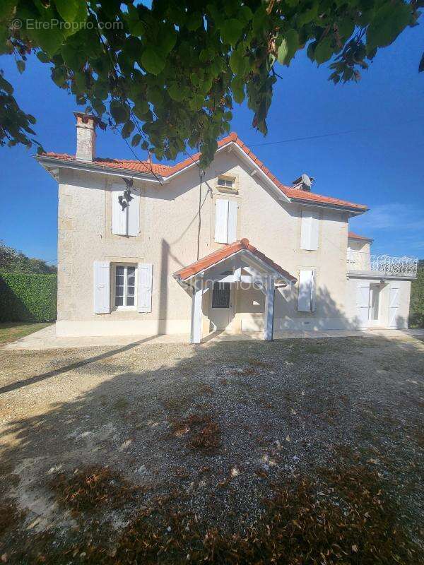 Maison en pierre rénovée à LECTOURE avec JARDIN- 3 CHAMBRES - photo 3