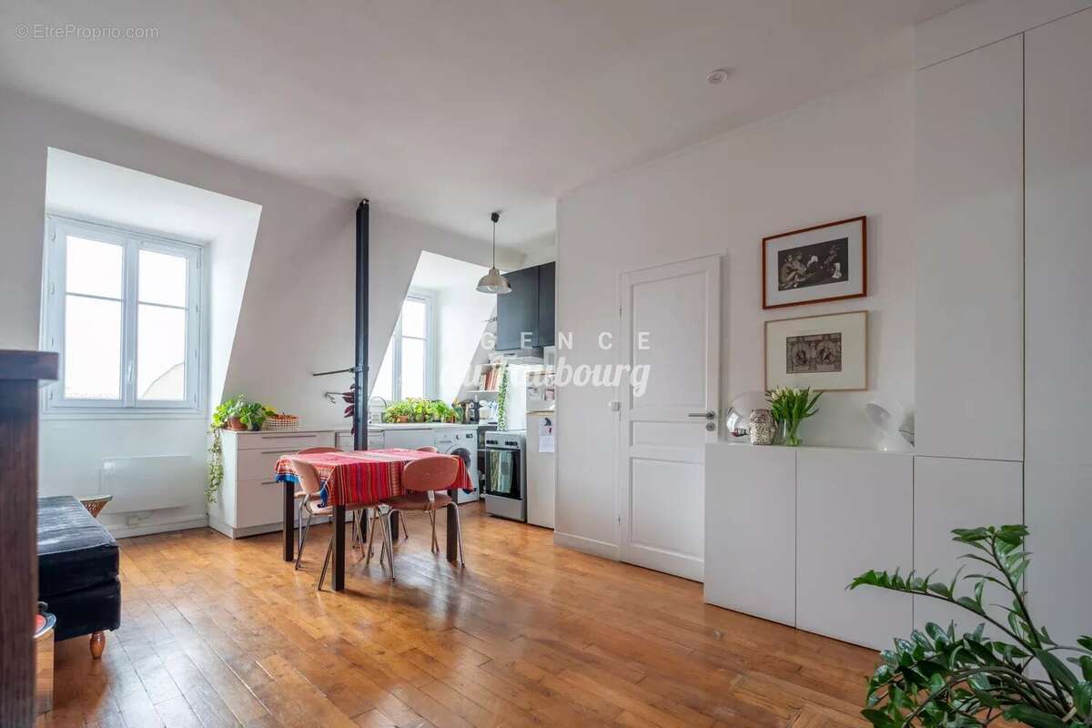 Appartement à PARIS-10E
