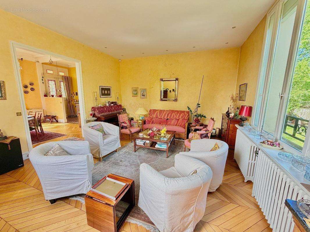 Maison à SAINT-MAUR-DES-FOSSES