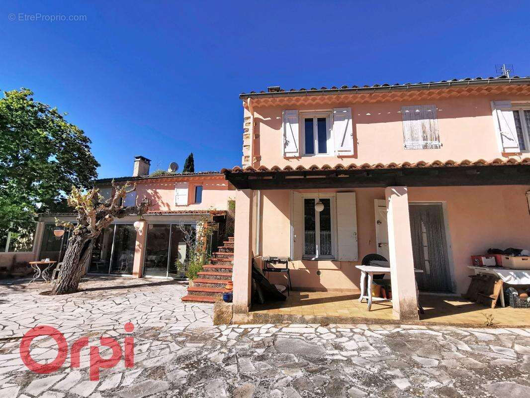 Maison à LE CASTELLET