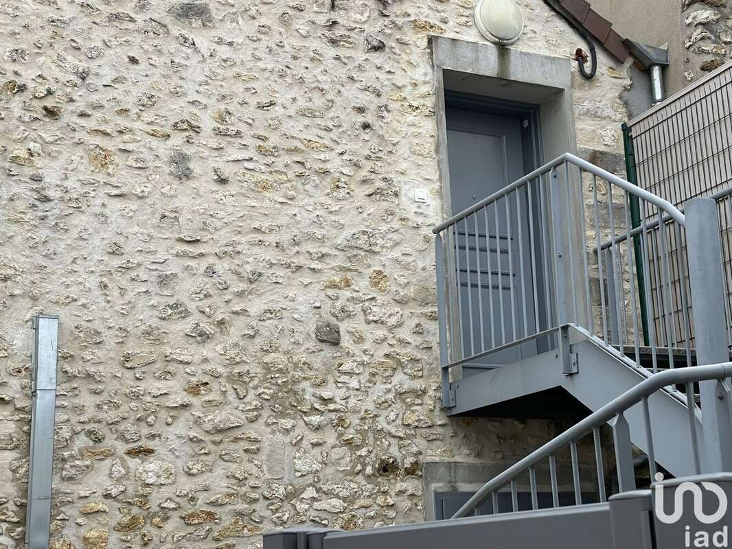 Photo 7 - Commerce à CELY