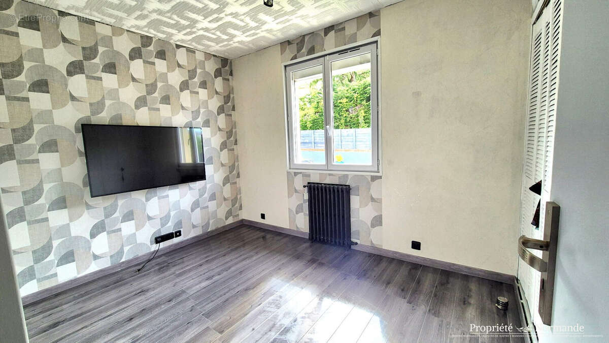 Maison 190 m² à Saint-Arnoult  - photo 9