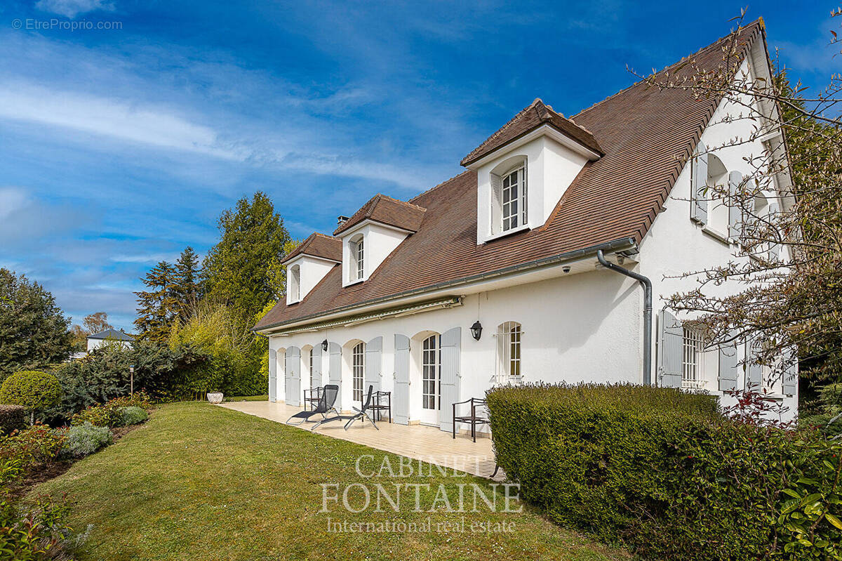 Maison à LE MONT-SAINT-ADRIEN