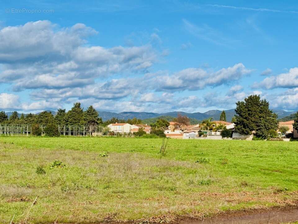 Terrain à CARQUEIRANNE