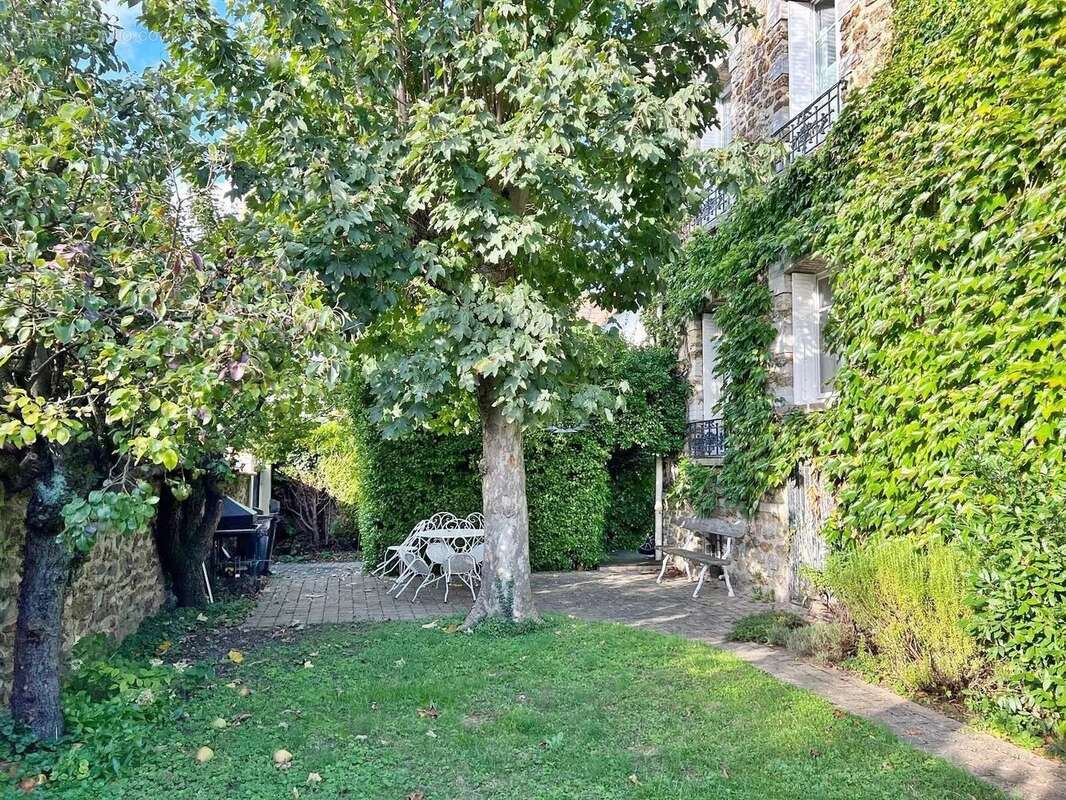 Maison à CHENNEVIERES-SUR-MARNE