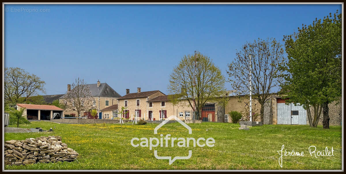 Maison en pierre à vendre 6 pièces 4 chambres + studio indépendant sur terrain 3 260 m² avec dépendances Champigny-En-Rochereau  - photo 29