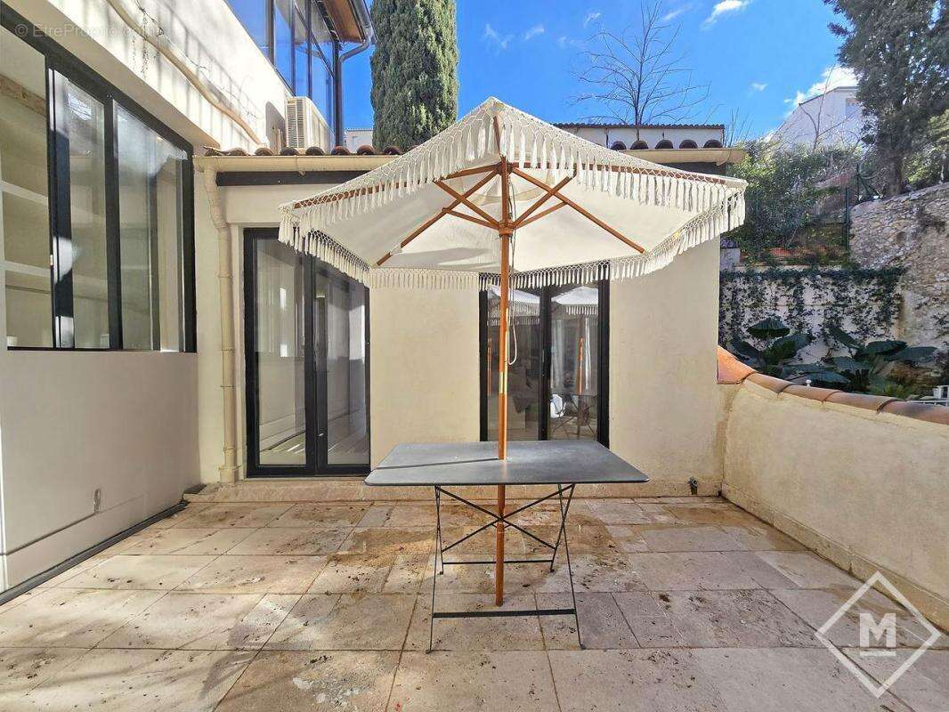 Appartement à MARSEILLE-6E