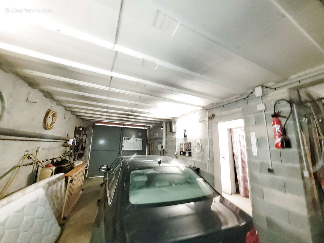 Parking à FLEURY