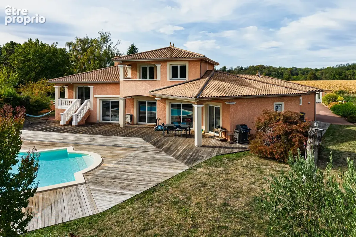 Maison de 240m2 - 8 pièces -  dans un cadre d exception a cailloux sur fontaines - photo 2