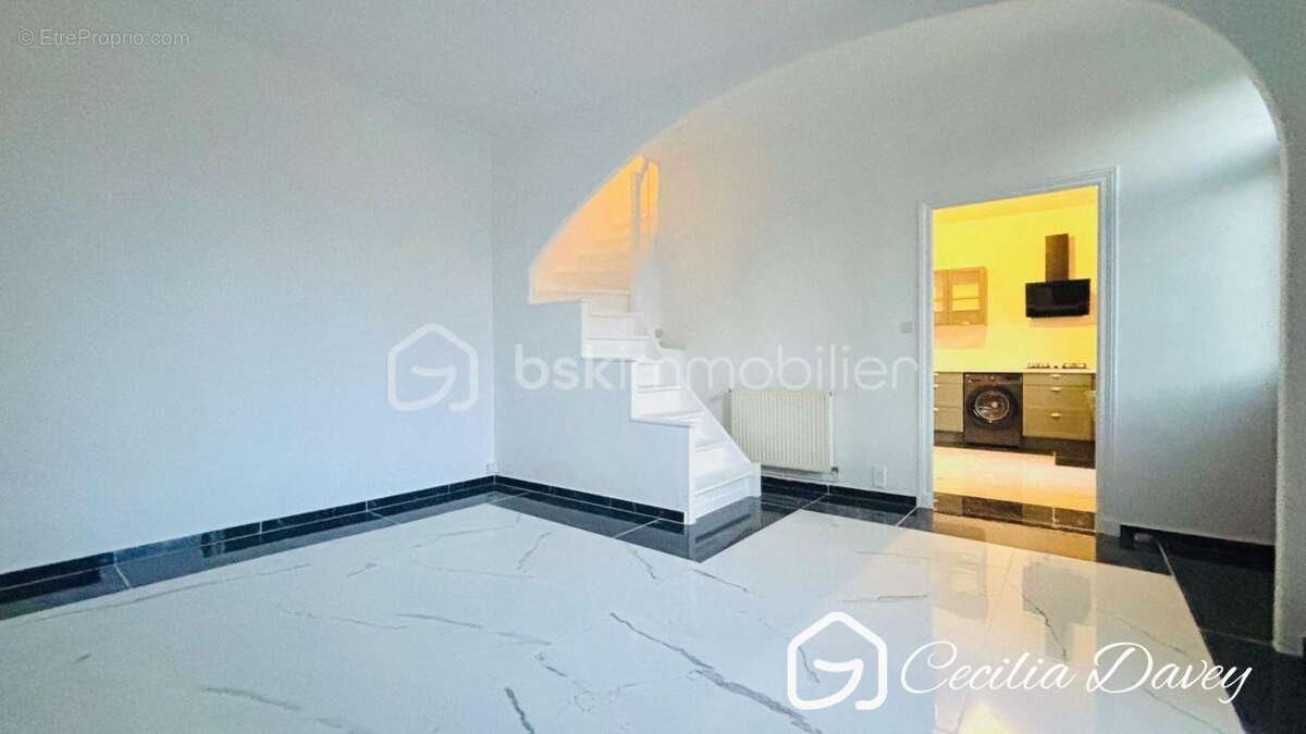 *** Nouveauté : Jolie Maison bourgeoise entièrement refaite à neuf, avec son petit jardin située en plein cœur de la ville de Se - photo 5