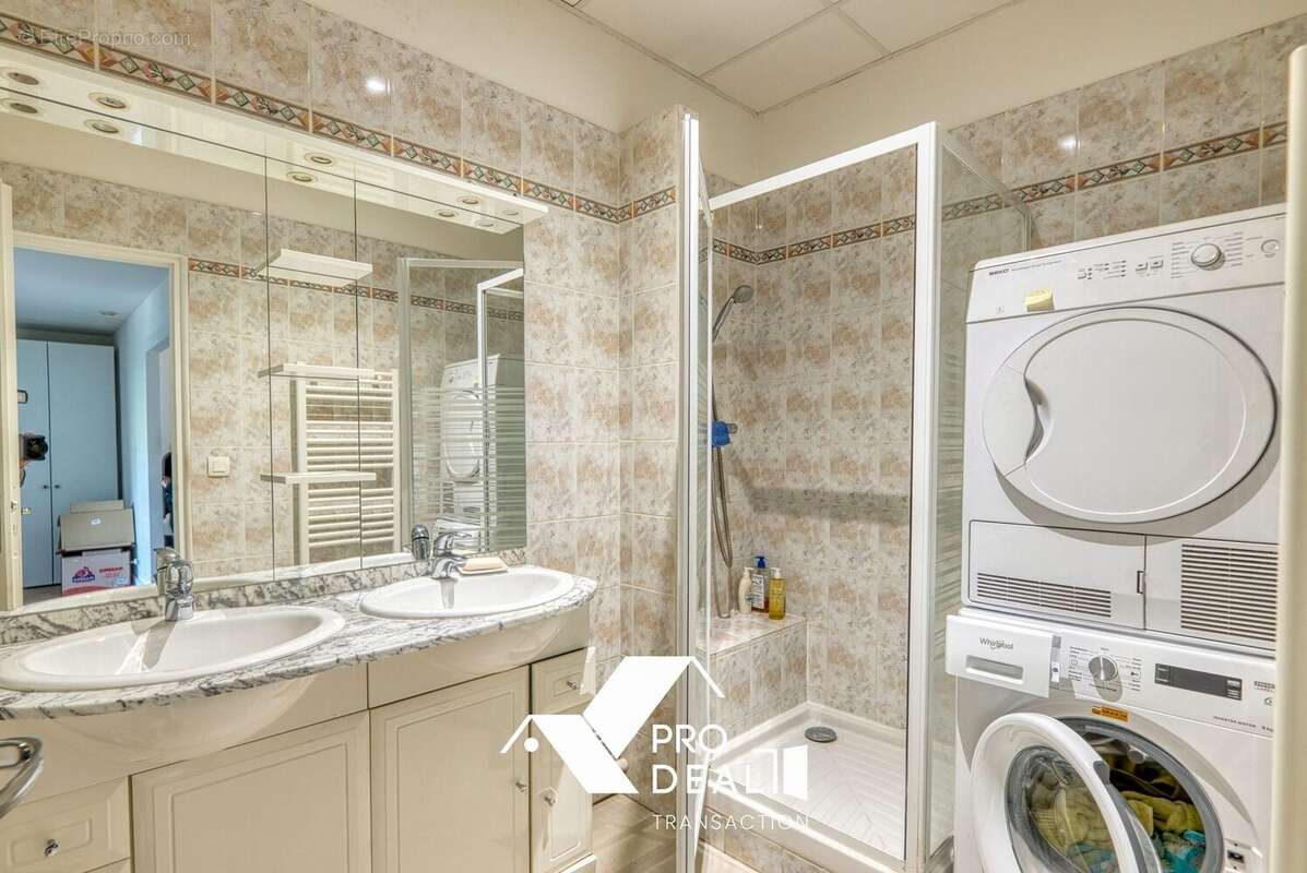 Appartement 77 m² à Meyzieu  - photo 8