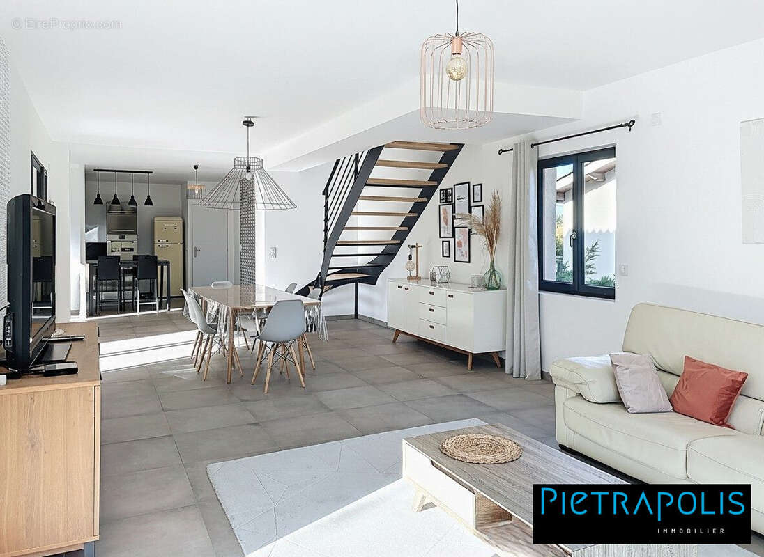 Maison 135 m² à Limas  - photo 7