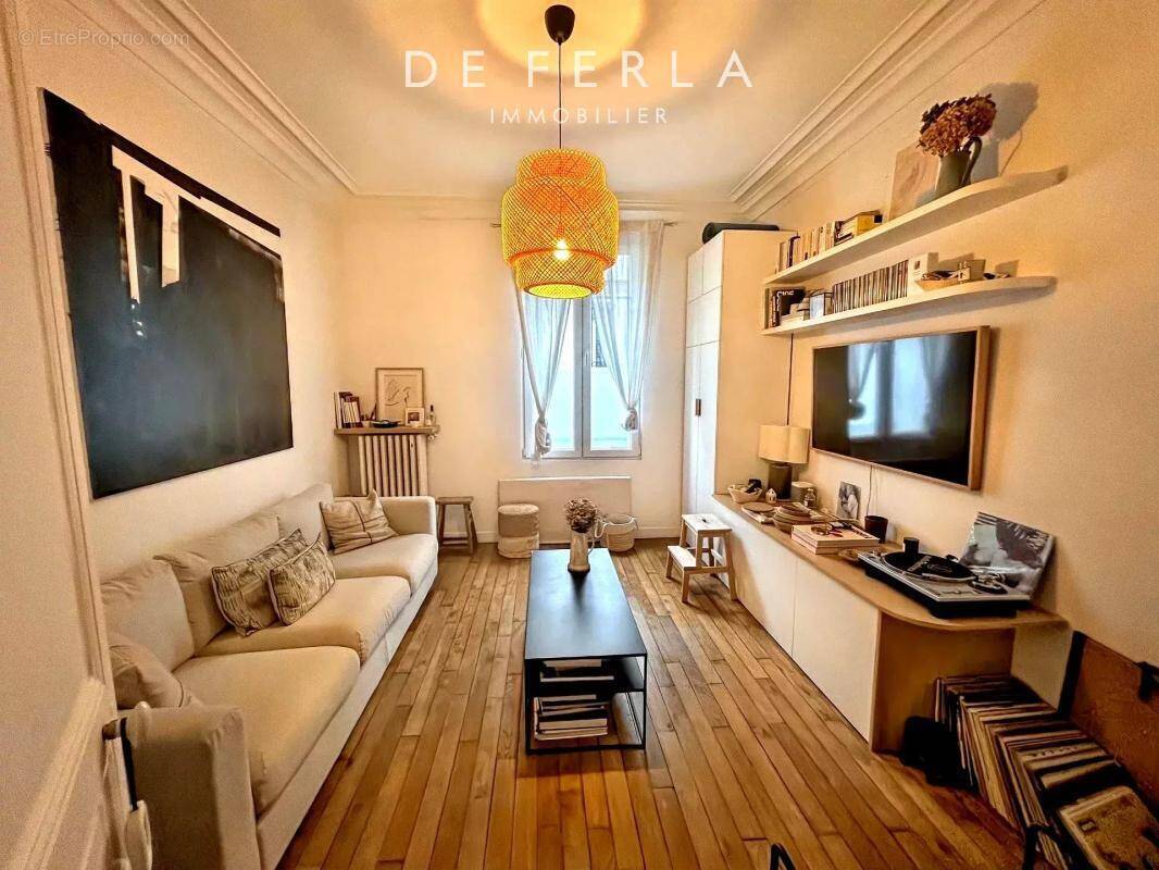 Appartement à PARIS-16E