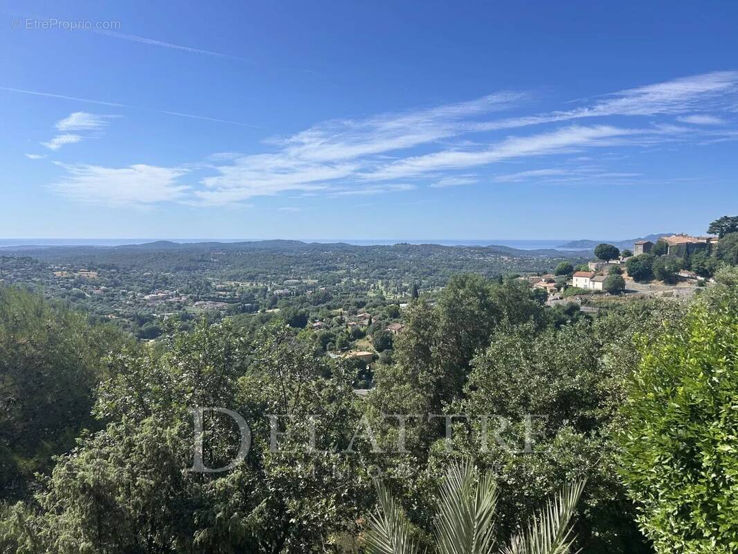 Maison à CHATEAUNEUF-GRASSE