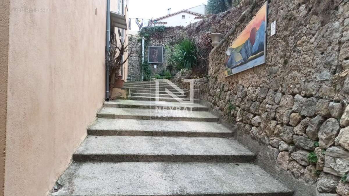 Appartement à TOURRETTES