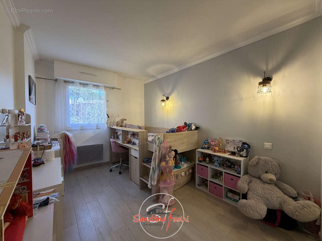 Appartement à CARROS