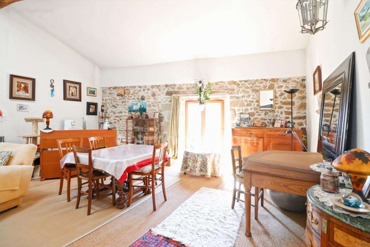 Maison de Charme et de Caractère de 353 m² - 9 Pièces - 6 Chambres sur parcelle de 662 m² - BELLAC 87300 - photo 12