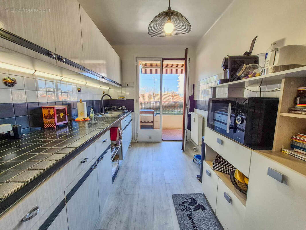 Appartement en dernier étage avec vue dégagée - Toulon - photo 4