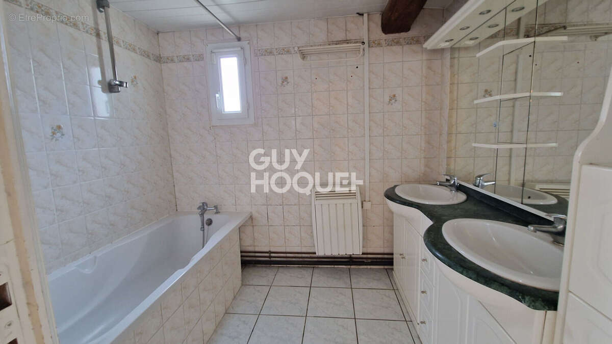 Maison à LE COUDRAY