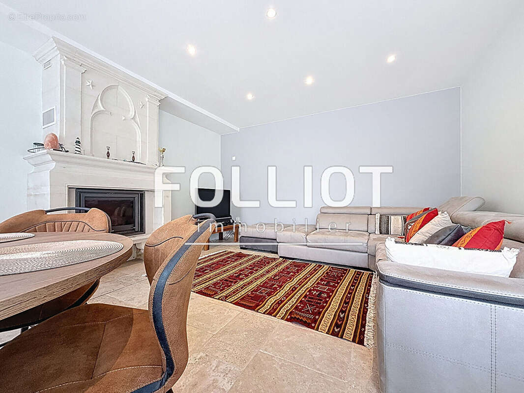 A Vendre Maison en pierres refaite avec goût dans un hameau au calme des Moitiers d'allonne  à 5 km de la mer - photo 4