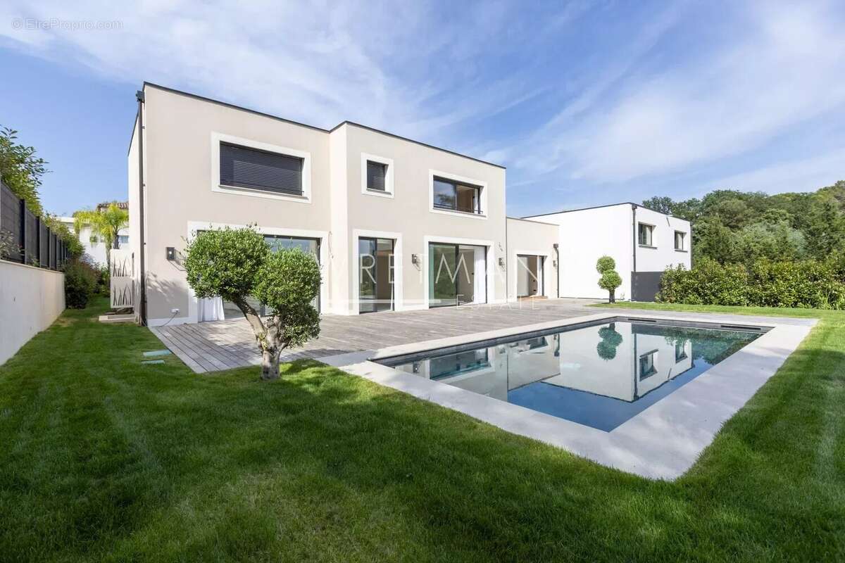 Maison à VALBONNE