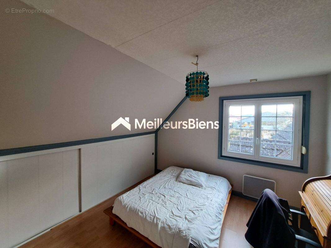 Maison à SAINT-JEAN-DE-BONNEVAL