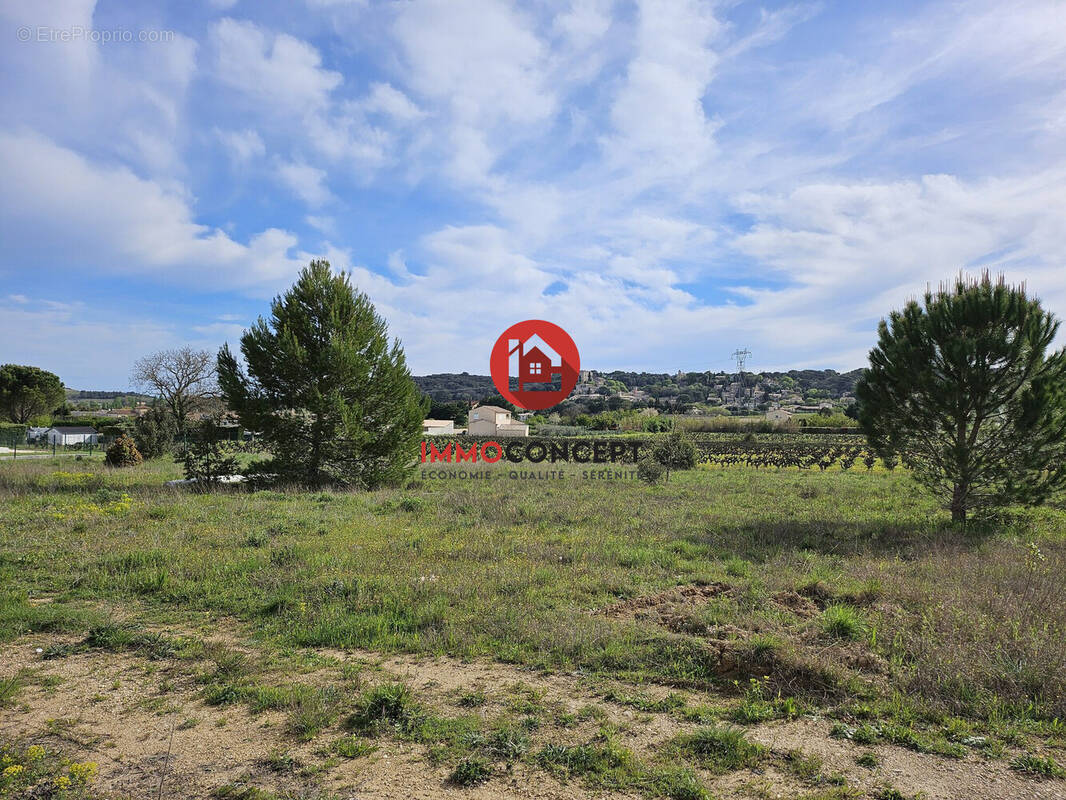 Terrain à VENEJAN