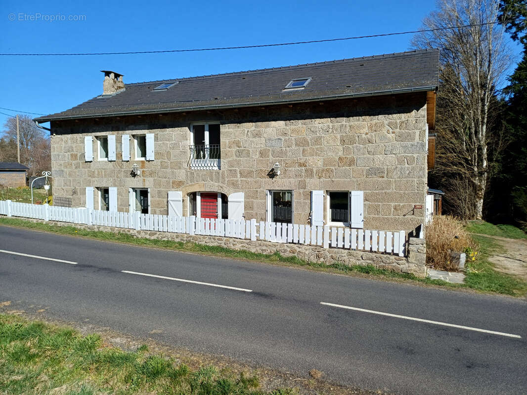 Maison à SAINT-JEURES
