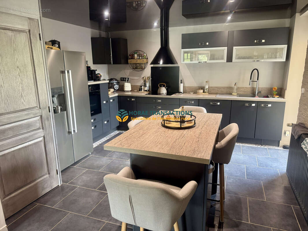 Maison 139 m² à Saint-Valbert  - photo 9