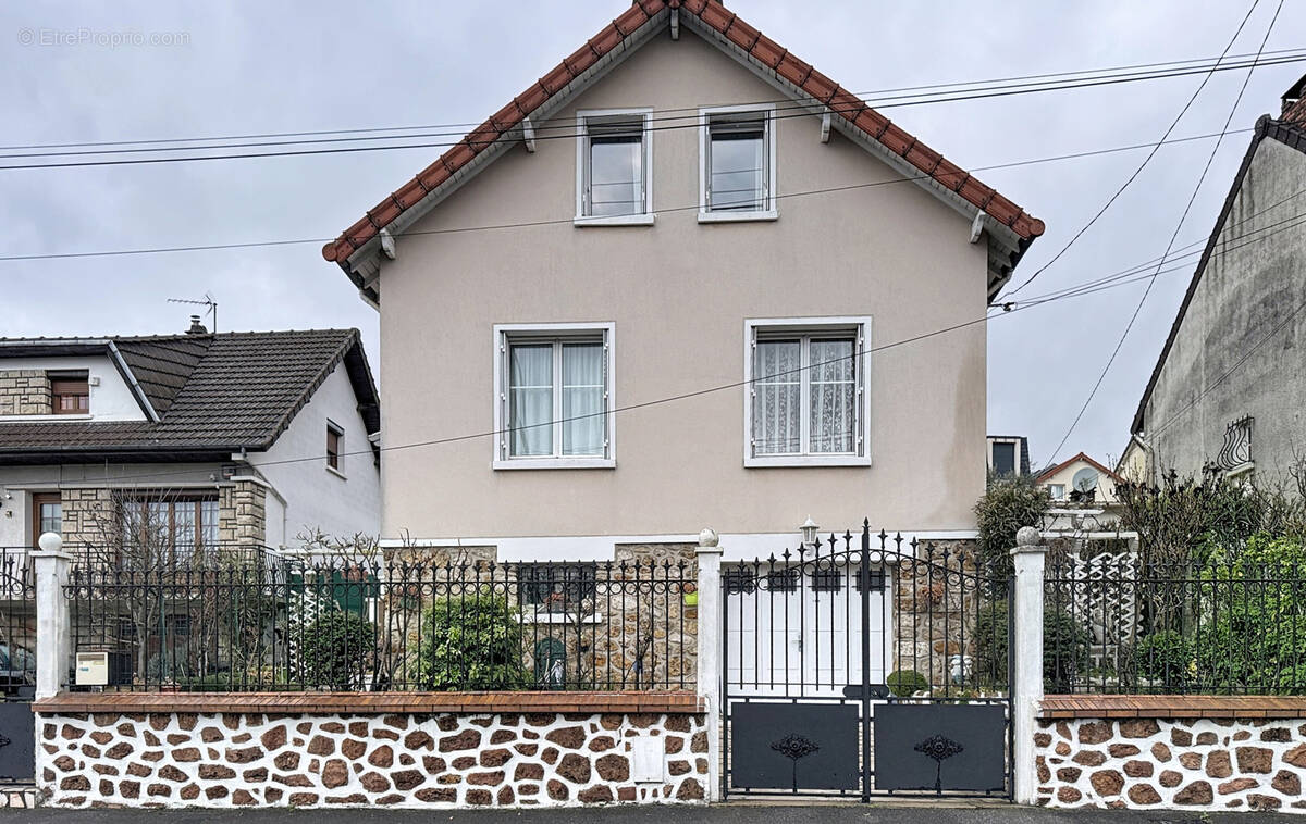 Maison à SAVIGNY-SUR-ORGE