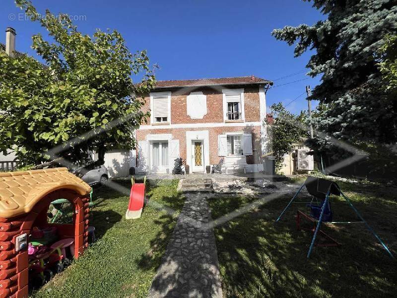 Maison à COMBS-LA-VILLE