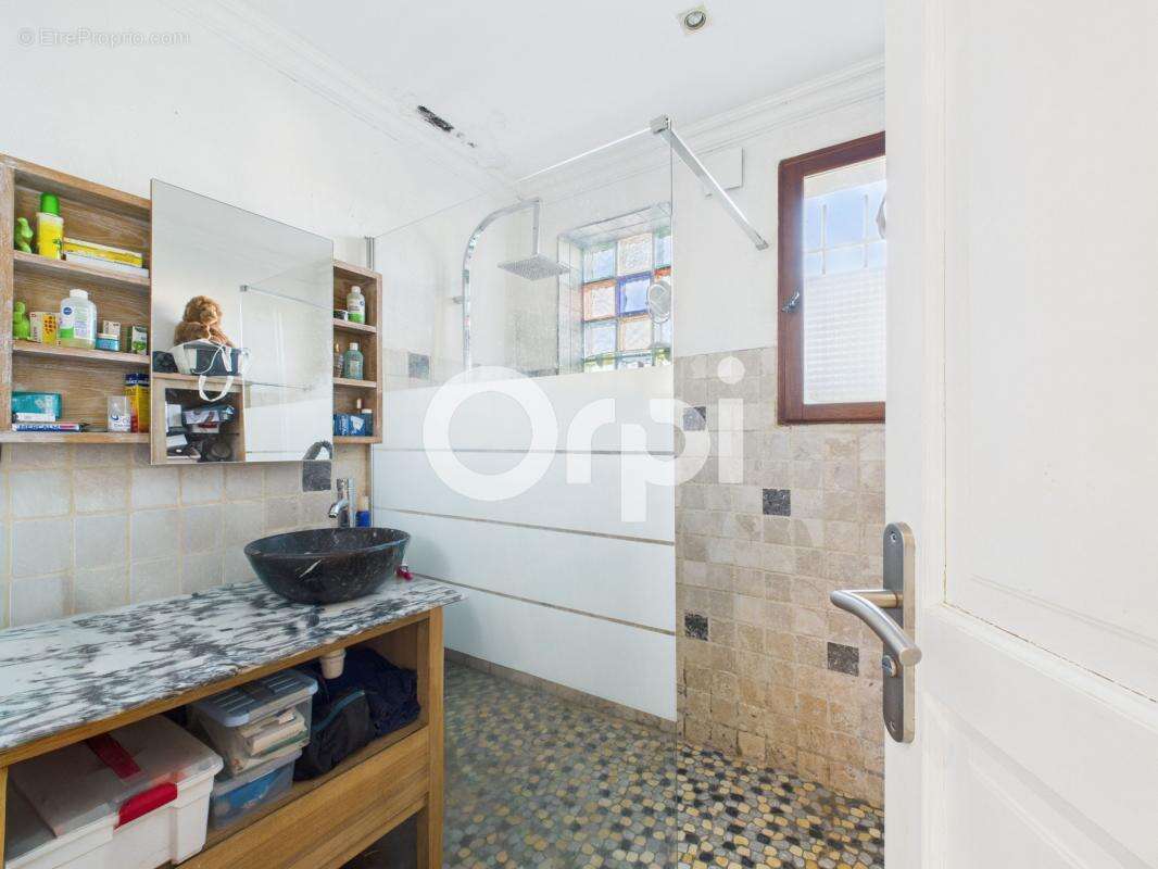 Maison à TOURRETTES