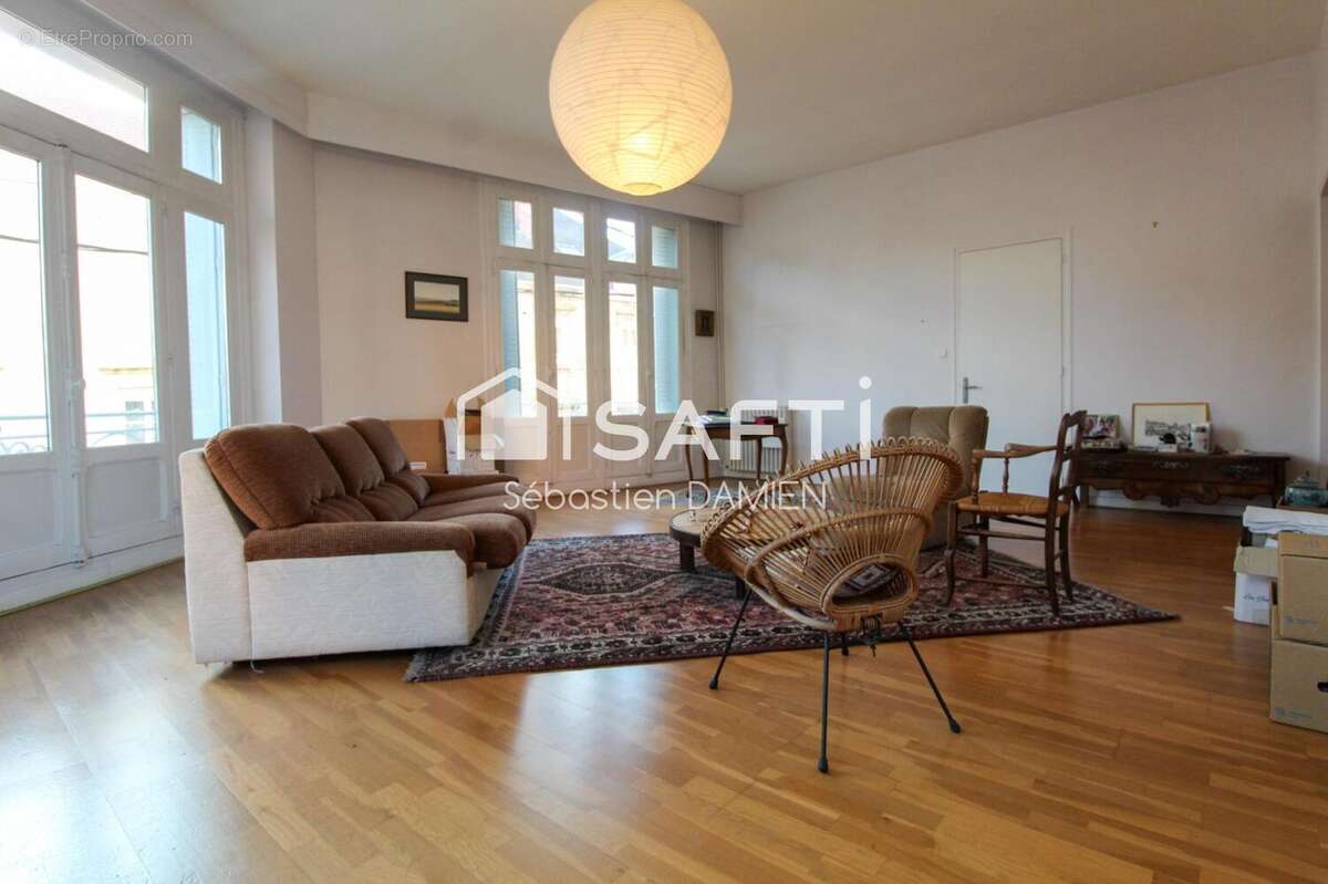 Appartement 206 m² à Montceau-Les-Mines  - photo 6
