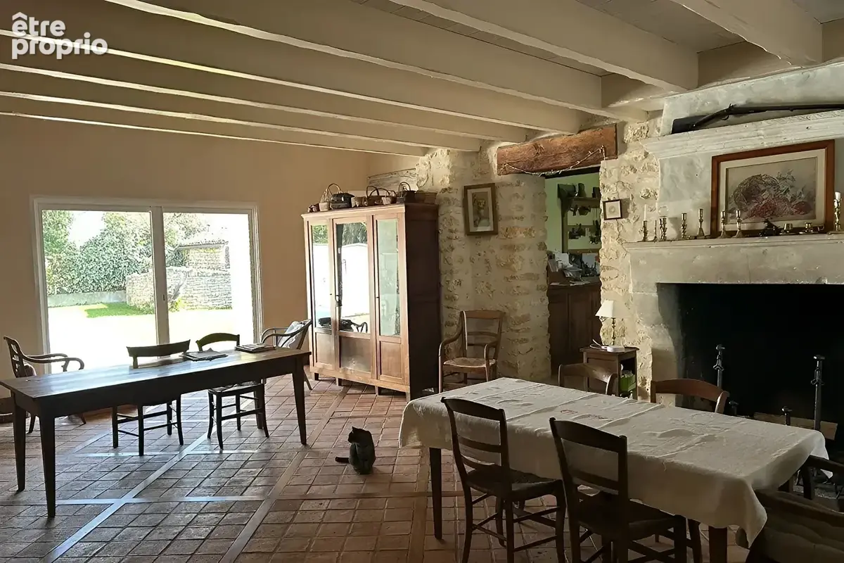 Longère de caractère de 261 m² avec piscine, dépendances et panneaux solaires - photo 3