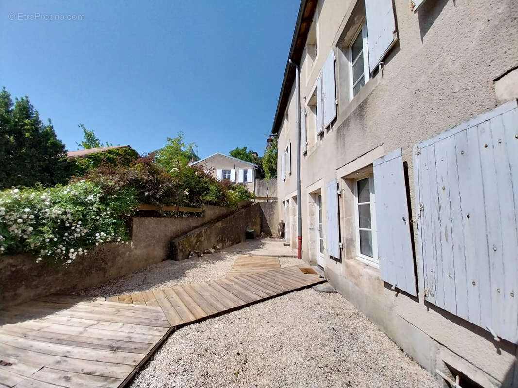 Autre à SAINT-BENOIT