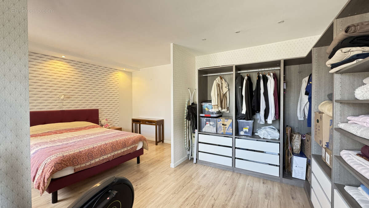 Maison à SAINT-LAURENT-DE-LA-SALANQUE