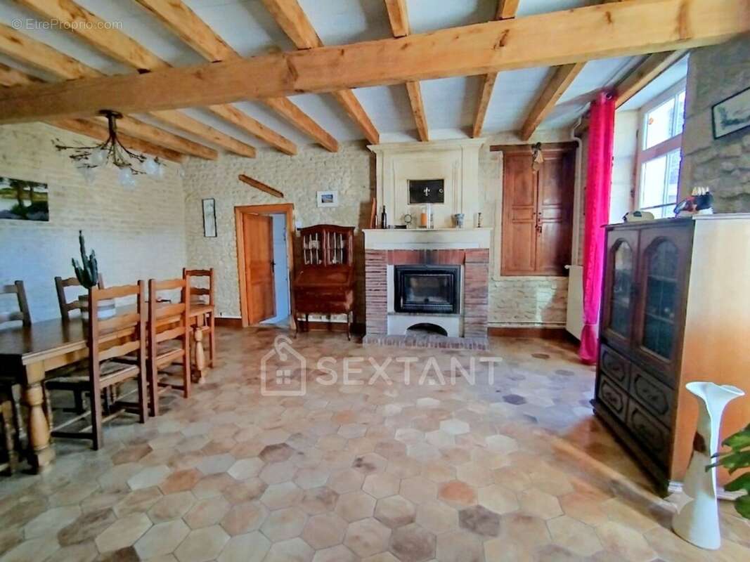 Charentaise de caractère  276 m² habitables  4 chambres  dépendances - photo 7