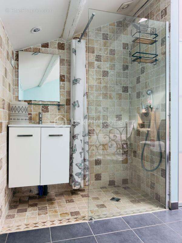 SORGUES – Maison familiale de 150 m² – Autonomie en eau et en électricité – Piscine, spa, suite parentale et fort potentiel d'év - photo 7