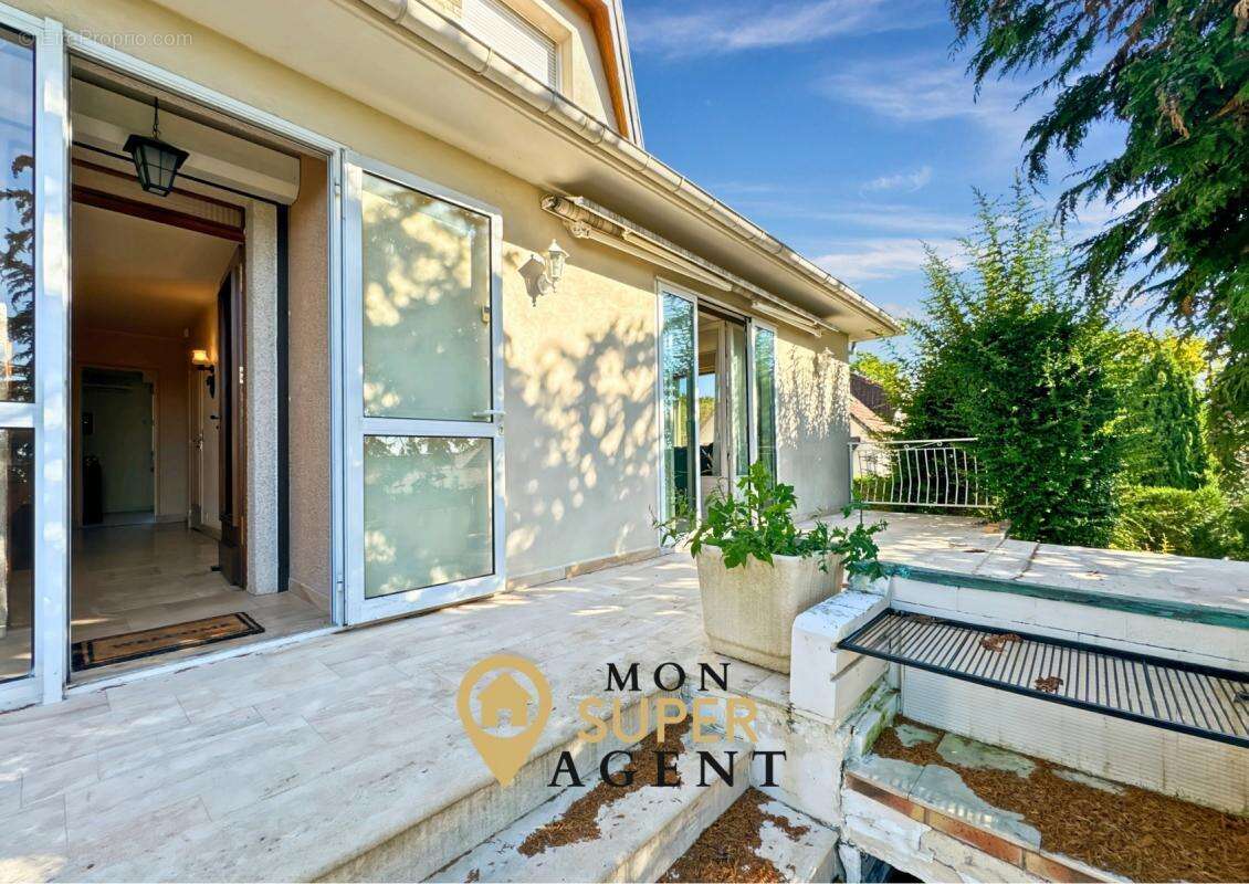 Maison à VAUX-LE-PENIL