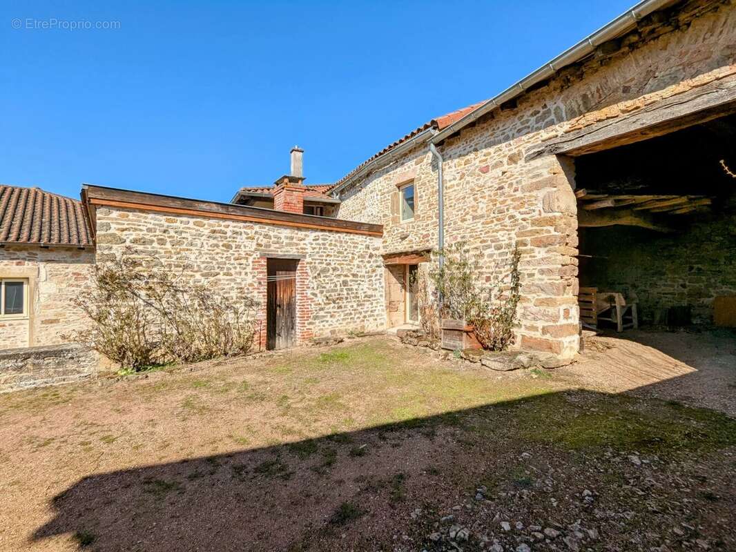 Maison à BERZE-LA-VILLE