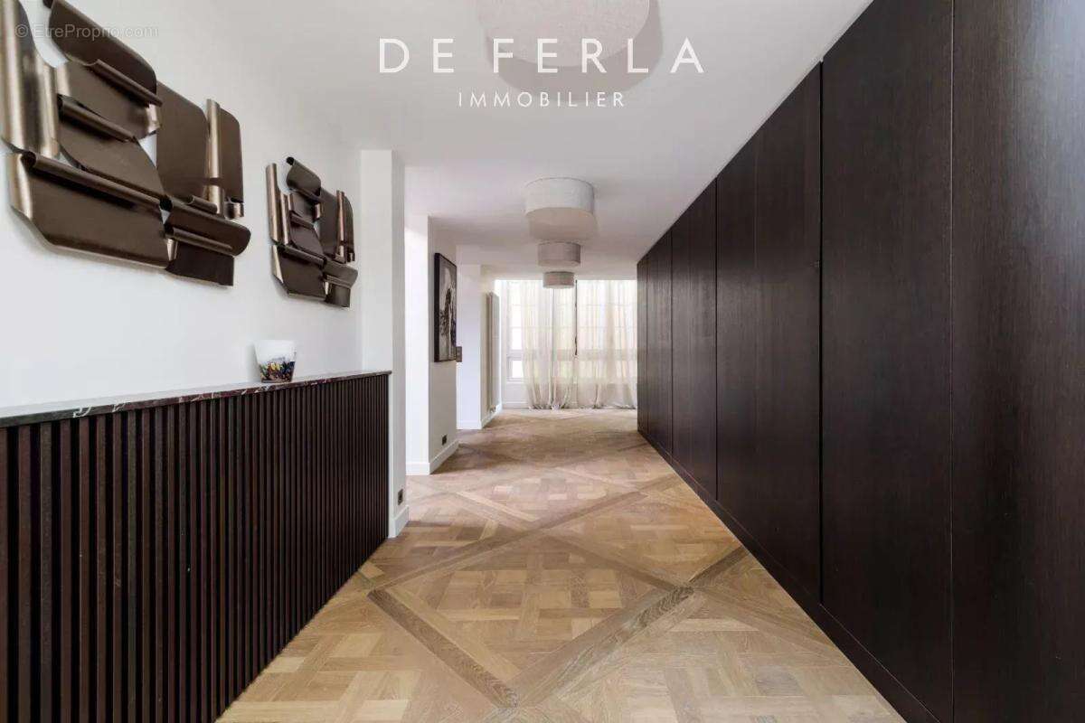 Appartement à PARIS-16E