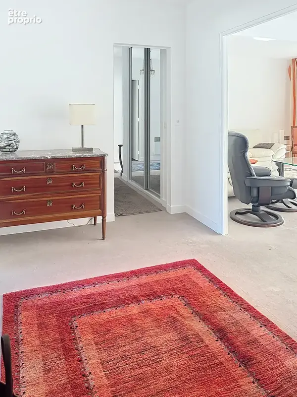 Appartement traversant de 137 m2 ascenseur, balcon terrasse, cave et box - photo 8