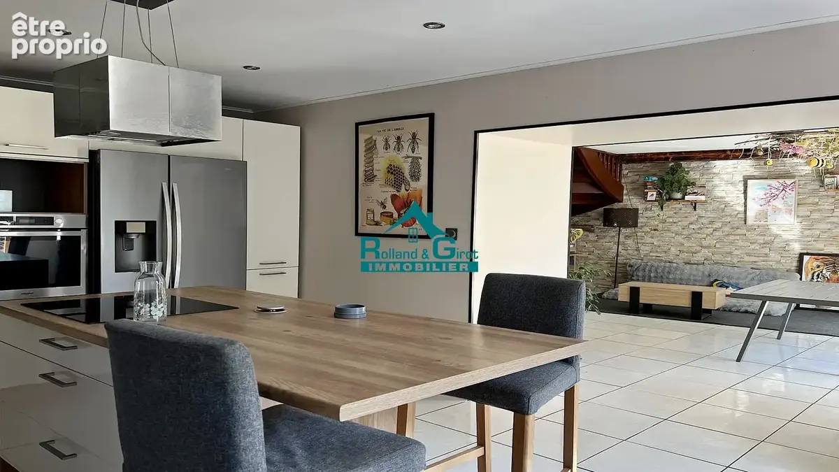 En exclusivité, Maison d'exception à Saint-Médard-sur-Ille : un havre de paix moderne - photo 3