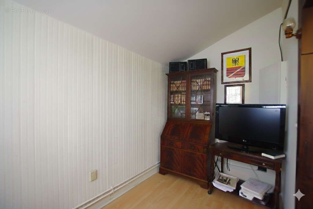 Maison à SAINTE-GENEVIEVE-DES-BOIS