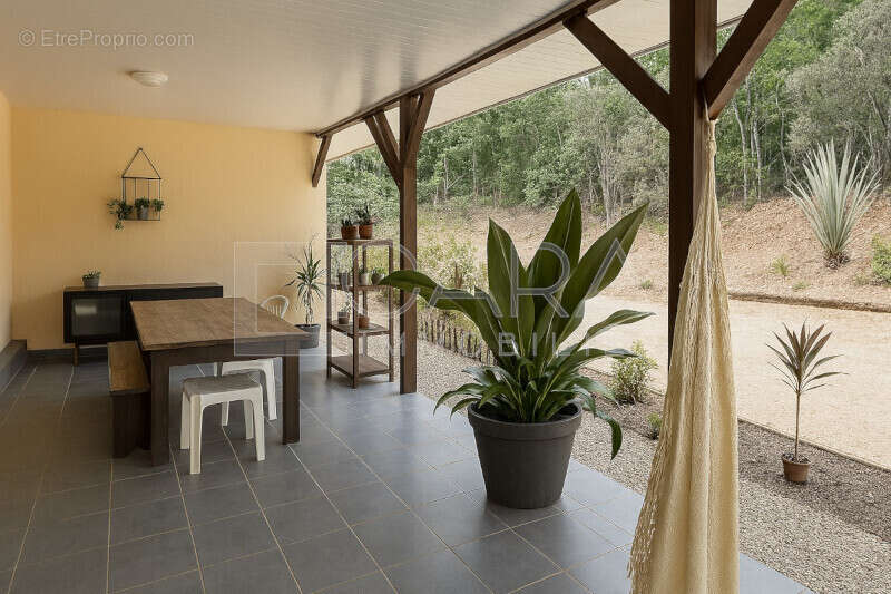 TERRASSE - Maison à MACOURIA