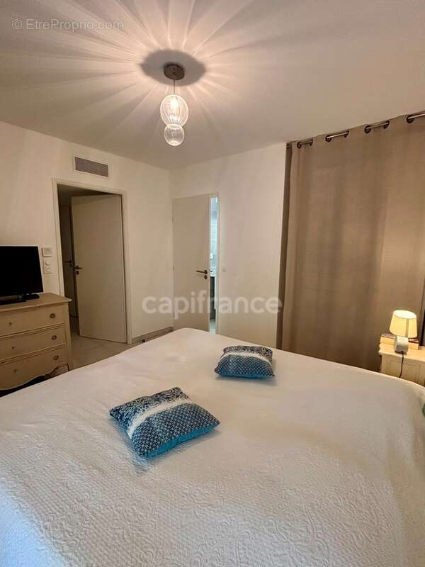 Appartement à vendre 4 pièces HYERES (83) - Plain pied - 2 parkings - 2 terrasses - photo 10
